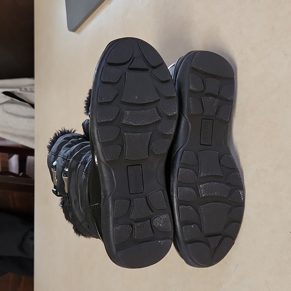 New Girls Totes Waterproof 2 Buckle Style Winter Boots Faux Fur Size 1 - Picture 5 of 12